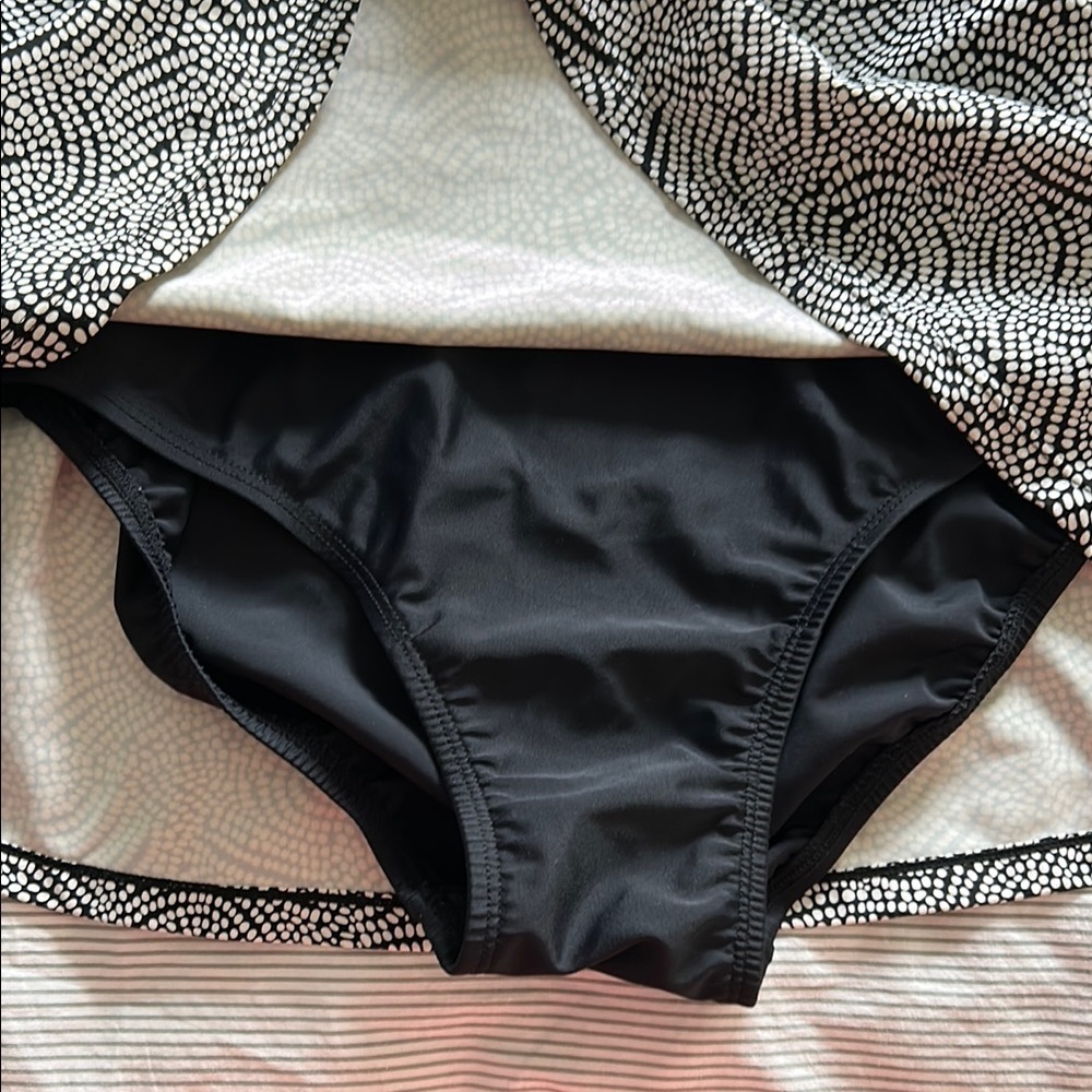 Alisha Levine Black and White Bathing Suit - 12 - Picture 10 of 10